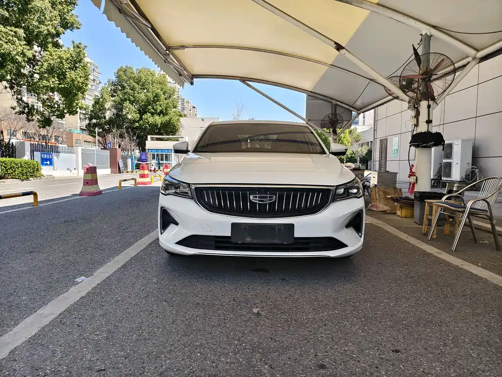 Geely Auto Geely Emgrand 2022 Model Year 4th Generation 1.5L CVT Luxury Edition 2022 - thumbnail 2