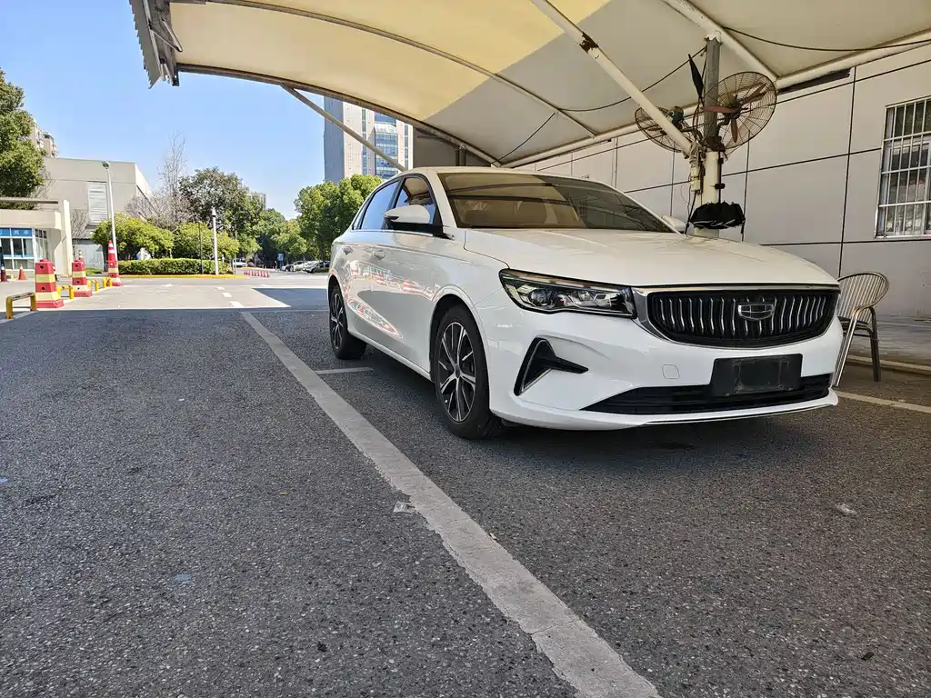 Geely Auto Geely Emgrand 2022 Model Year 4th Generation 1.5L CVT Luxury Edition 2022 - thumbnail 3