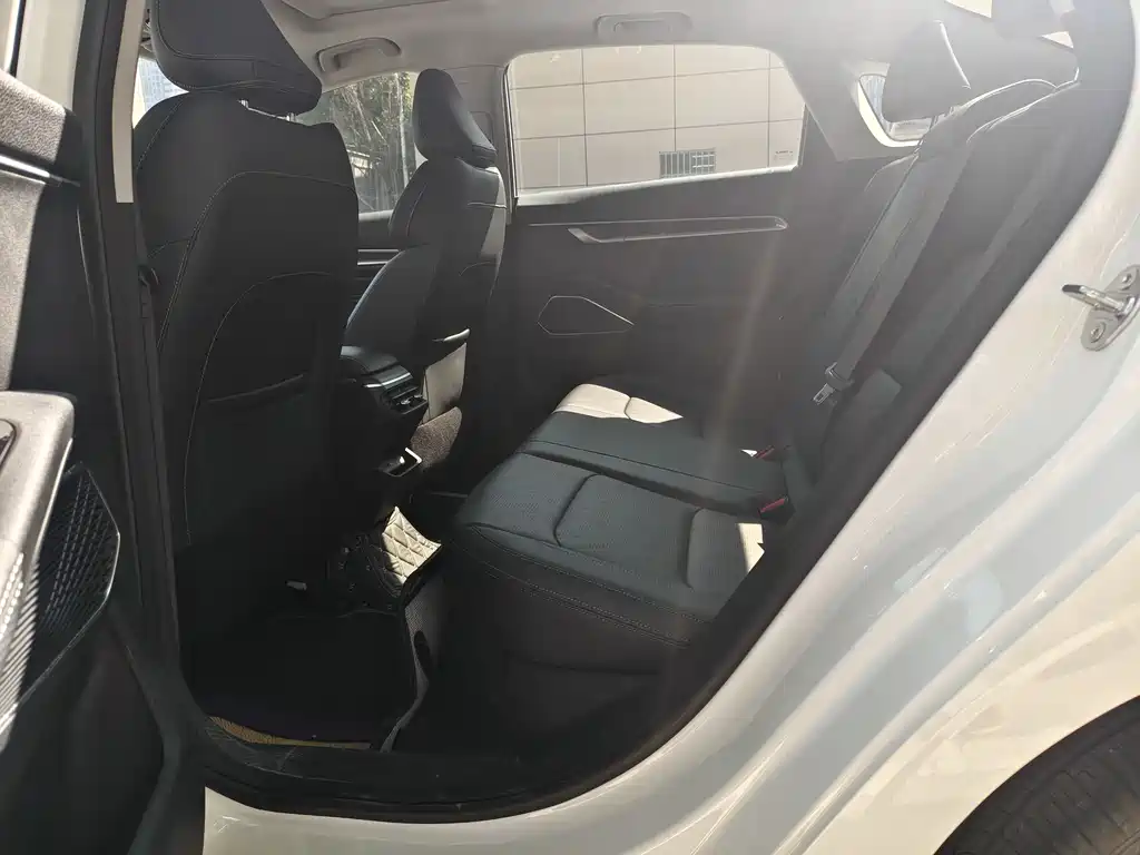 Geely Auto Geely Emgrand 2022 Model Year 4th Generation 1.5L CVT Luxury Edition 2022 - thumbnail 6