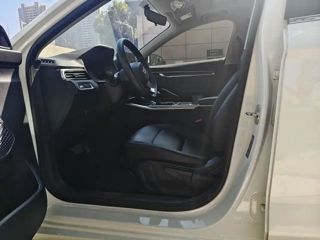 Geely Auto Geely Emgrand 2022 Model Year 4th Generation 1.5L CVT Luxury Edition 2022 - thumbnail 7