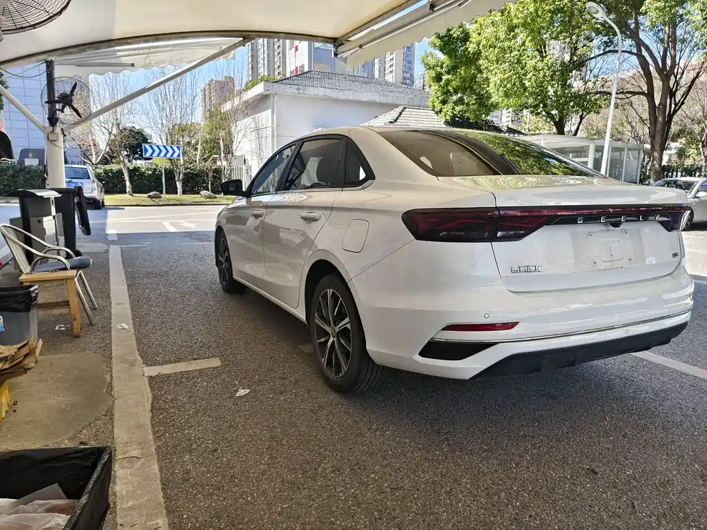 Geely Auto Geely Emgrand 2022 Model Year 4th Generation 1.5L CVT Luxury Edition 2022 - thumbnail 9