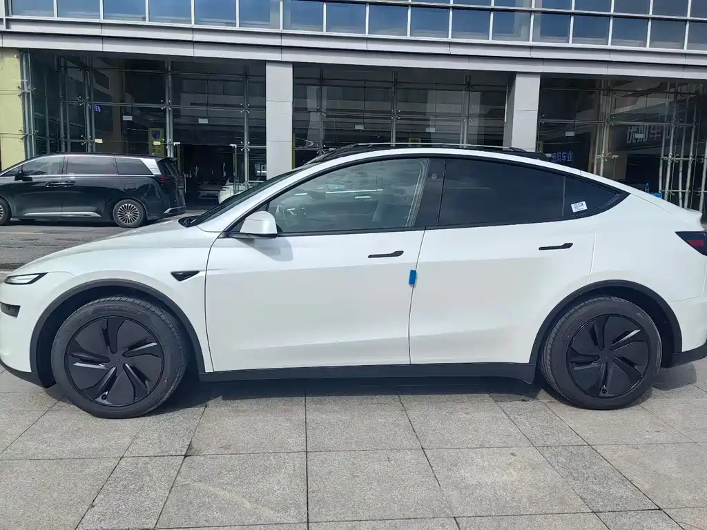 Tesla Model Y 2026 Long Range All-Wheel Drive 2026 - thumbnail 4