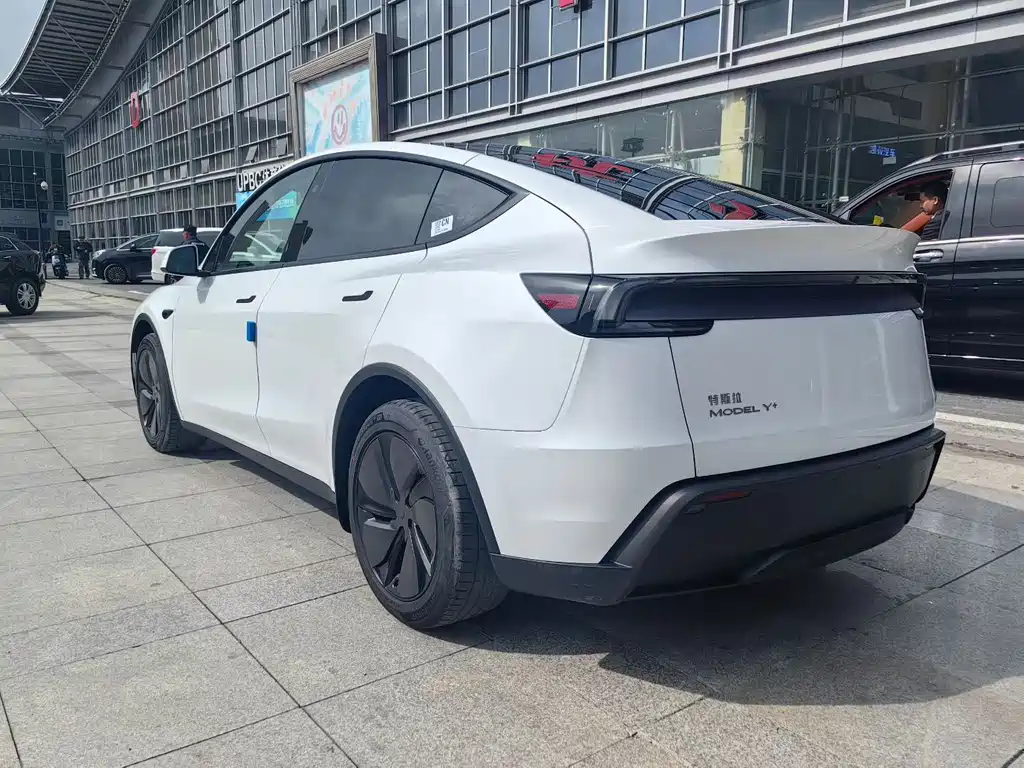 Tesla Model Y 2026 Long Range All-Wheel Drive 2026 - thumbnail 5