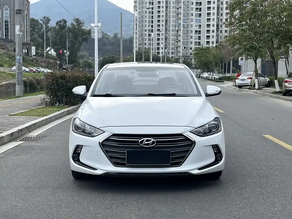 Hyundai Elantra 2018 1.4T DCT Sport Edition 2019 - thumbnail 2
