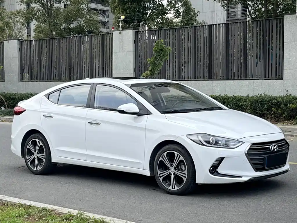 Hyundai Elantra 2018 1.4T DCT Sport Edition 2019 - thumbnail 3