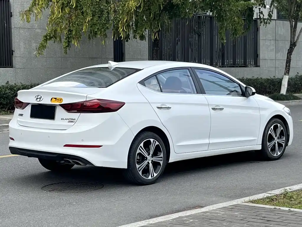 Hyundai Elantra 2018 1.4T DCT Sport Edition 2019 - thumbnail 6