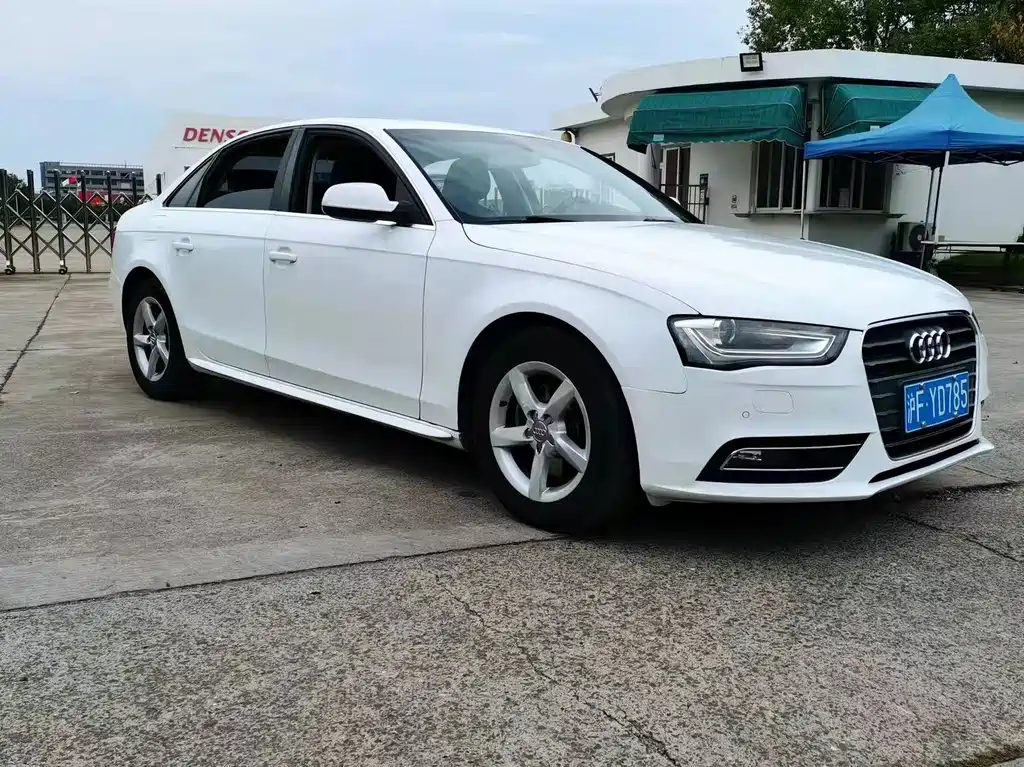 Audi Audi A4L 2013 35 TFSI Automatic Standard Model 2012 - thumbnail 2