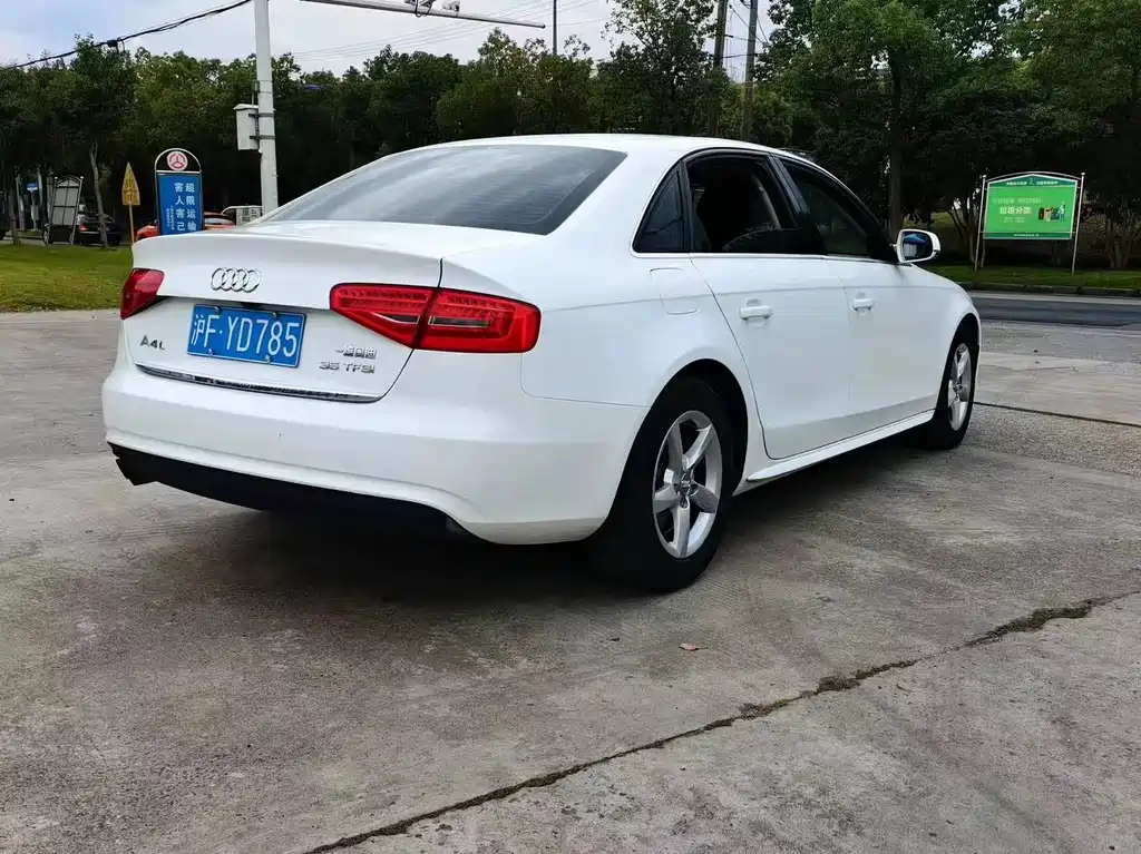 Audi Audi A4L 2013 35 TFSI Automatic Standard Model 2012 - thumbnail 9