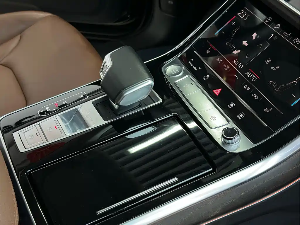 Audi Audi Q7 2020 55 TFSI quattro S line Sport Package 2020 - thumbnail 24
