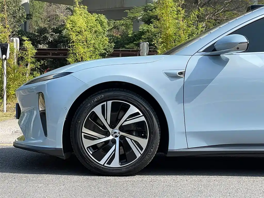 NIO NIO ET5 2022 75kWh 2023 - thumbnail 4
