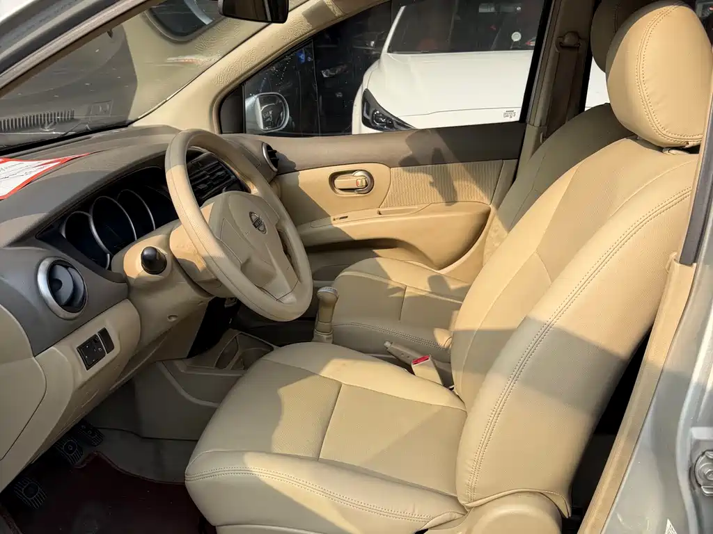 Nissan LIVINA 2010 Model JINGYUE Version 1.6L Manual All-Round Type 2012 - thumbnail 10