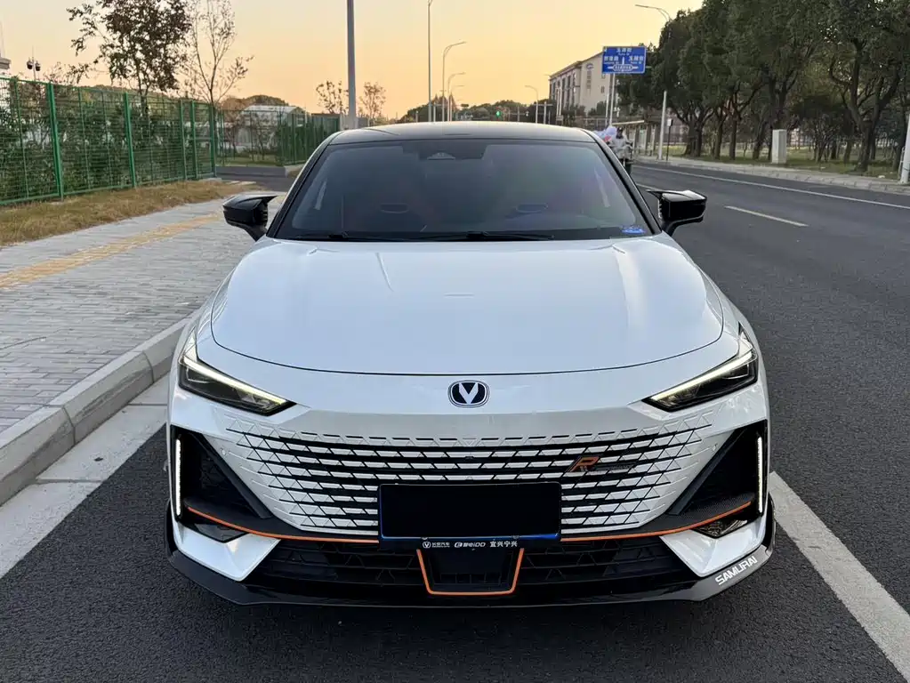 Changan Changan UNI-V 2022 1.5T Excellence Edition 2023 - thumbnail 2