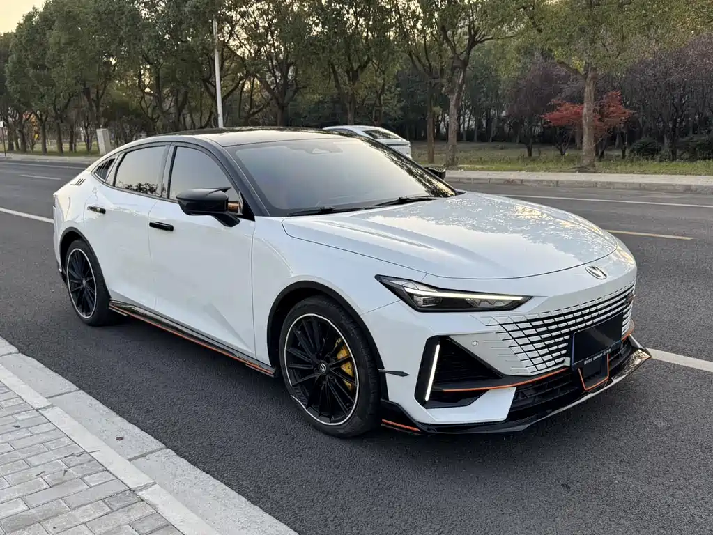 Changan Changan UNI-V 2022 1.5T Excellence Edition 2023 - thumbnail 3