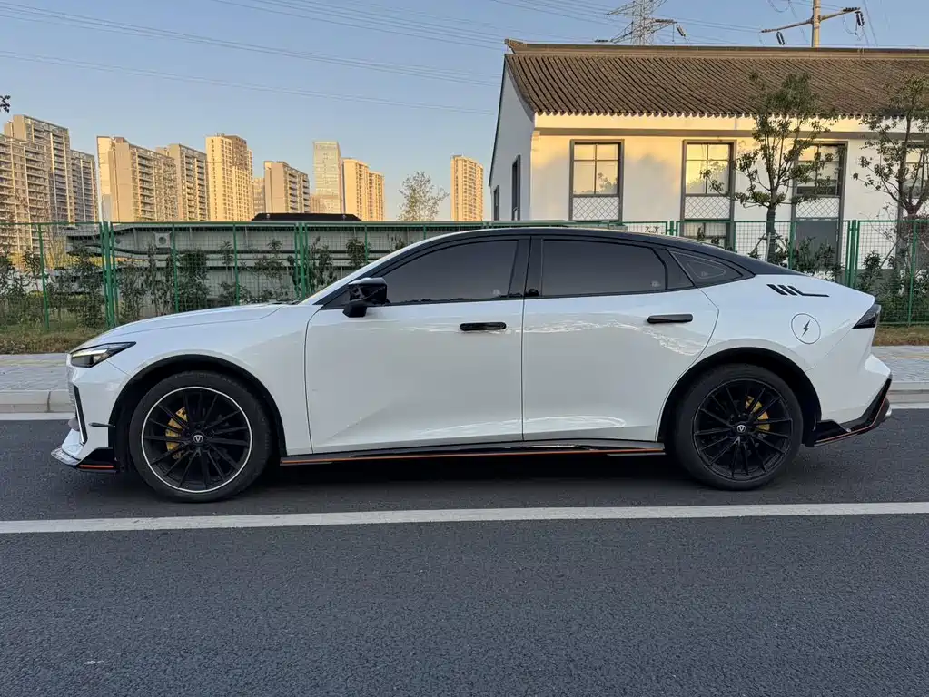 Changan Changan UNI-V 2022 1.5T Excellence Edition 2023 - thumbnail 4