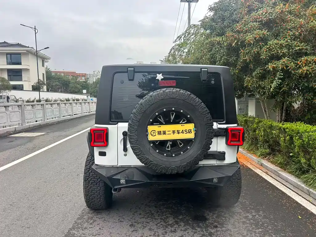 Jeep Jeep Wrangler 2015 3.6L Rubicon Two-Door Version 2017 - thumbnail 4