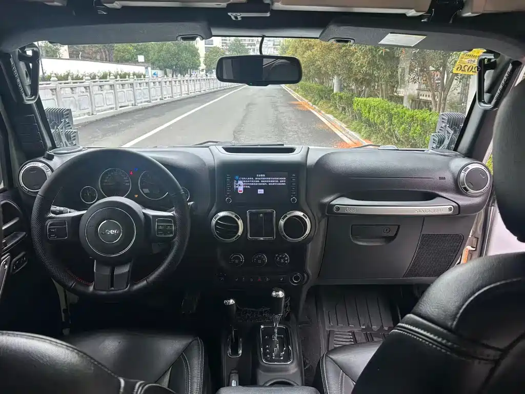 Jeep Jeep Wrangler 2015 3.6L Rubicon Two-Door Version 2017 - thumbnail 8
