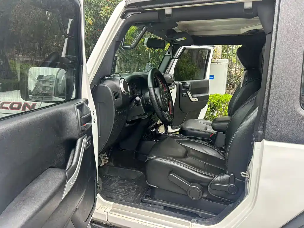 Jeep Jeep Wrangler 2015 3.6L Rubicon Two-Door Version 2017 - thumbnail 9