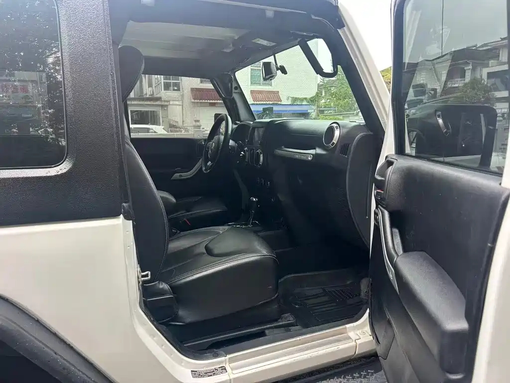 Jeep Jeep Wrangler 2015 3.6L Rubicon Two-Door Version 2017 - thumbnail 11
