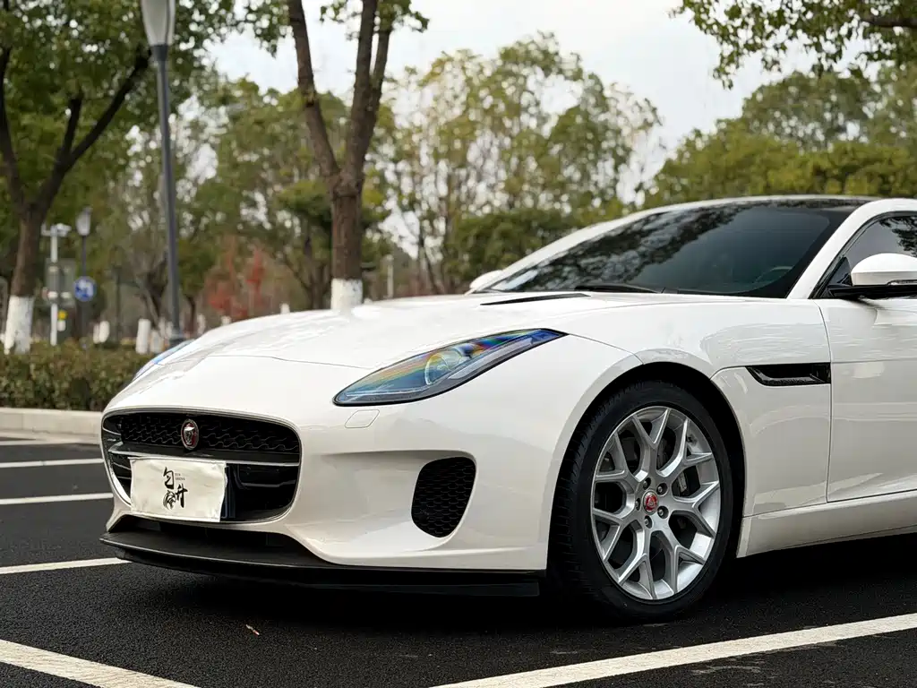 Jaguar Jaguar F-Type 2019 2.0T Coupe 2020 - thumbnail 3