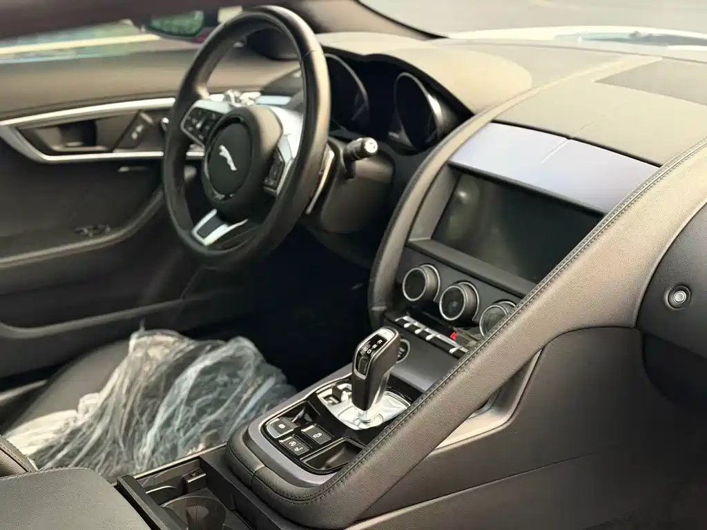 Jaguar Jaguar F-Type 2019 2.0T Coupe 2020 - thumbnail 6