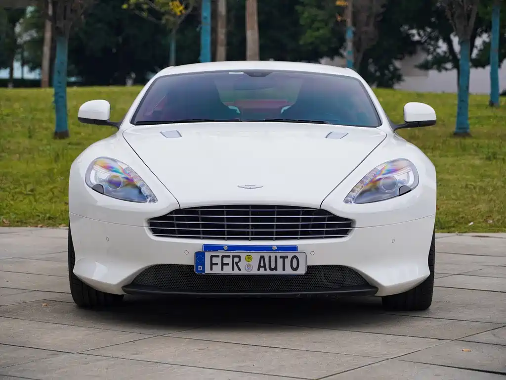 Aston Martin Aston Martin DB9 2013 6.0L Coupe 2014 - thumbnail 2
