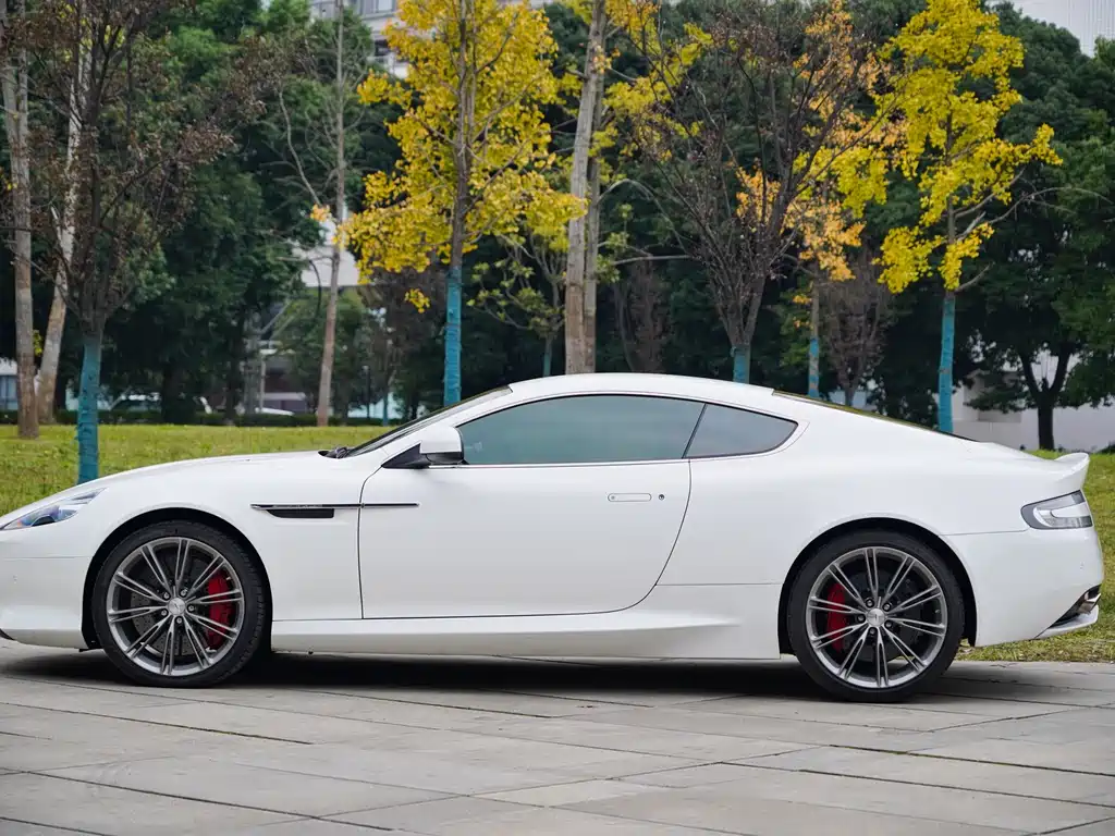Aston Martin Aston Martin DB9 2013 6.0L Coupe 2014 - thumbnail 4