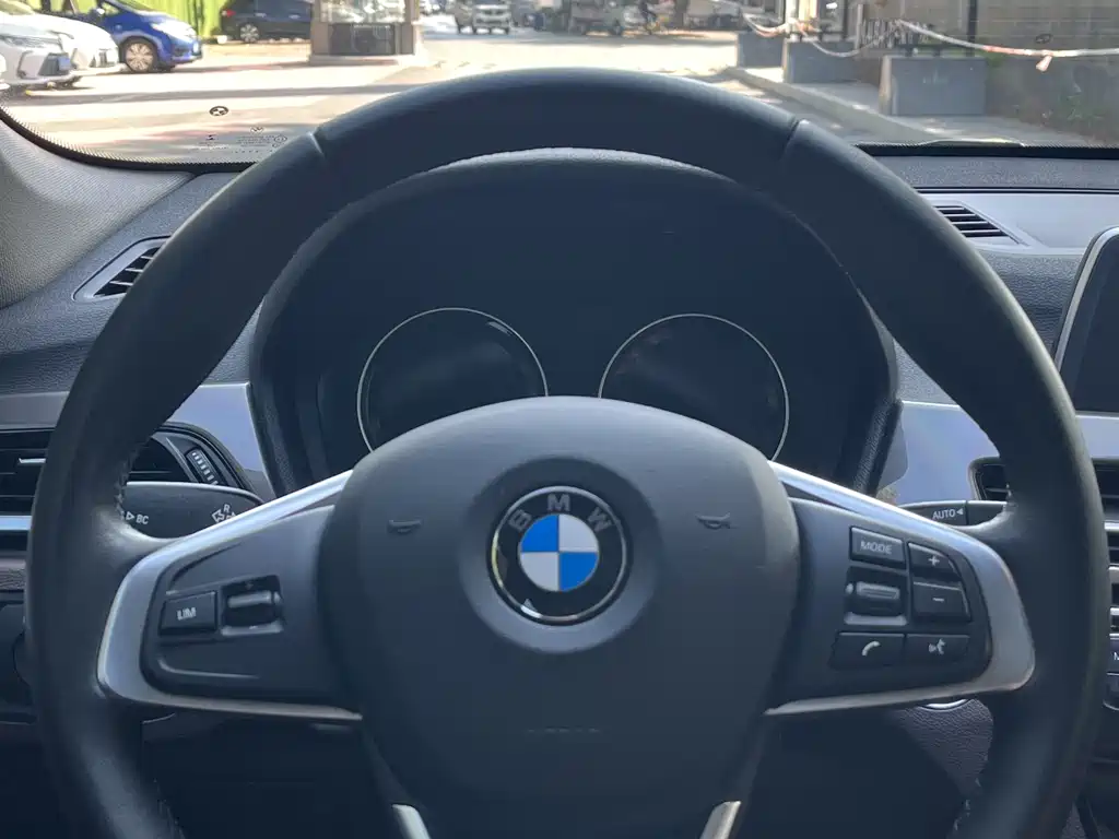 BMW BMW X1 2019 sDrive18Li Premium Model 2019 - thumbnail 17