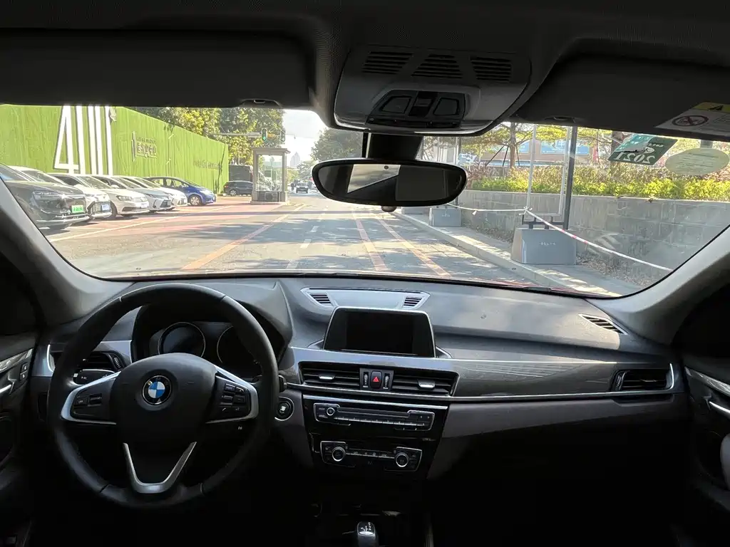 BMW BMW X1 2019 sDrive18Li Premium Model 2019 - thumbnail 18