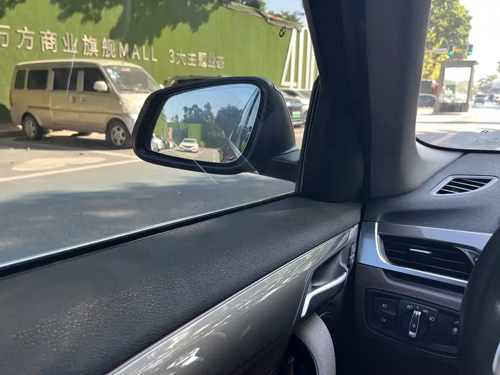 BMW BMW X1 2019 sDrive18Li Premium Model 2019 - thumbnail 26