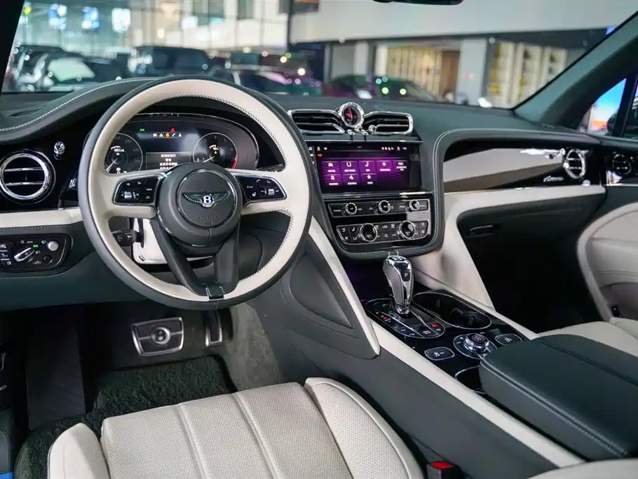 Bentley Bentayga 2023 4.0T V8 Extended Wheelbase Azure Edition 2024 - thumbnail 2