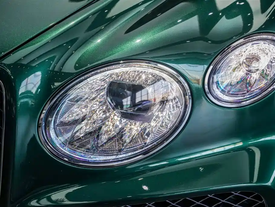 Bentley Bentayga 2023 4.0T V8 Extended Wheelbase Azure Edition 2024 - thumbnail 6