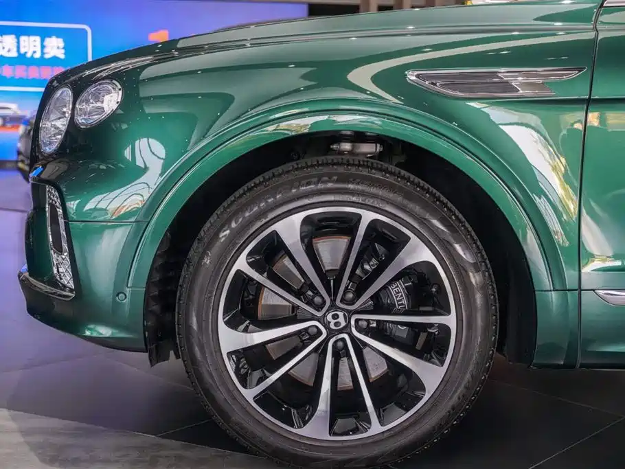 Bentley Bentayga 2023 4.0T V8 Extended Wheelbase Azure Edition 2024 - thumbnail 7