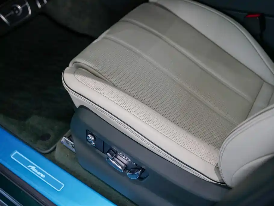 Bentley Bentayga 2023 4.0T V8 Extended Wheelbase Azure Edition 2024 - thumbnail 13