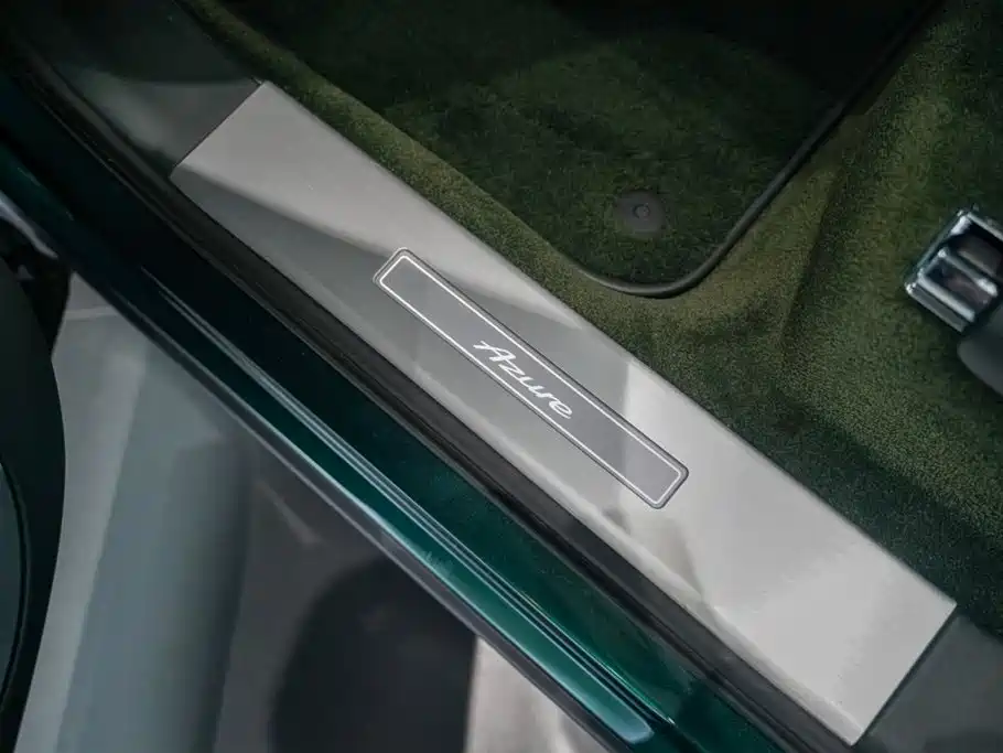 Bentley Bentayga 2023 4.0T V8 Extended Wheelbase Azure Edition 2024 - thumbnail 16