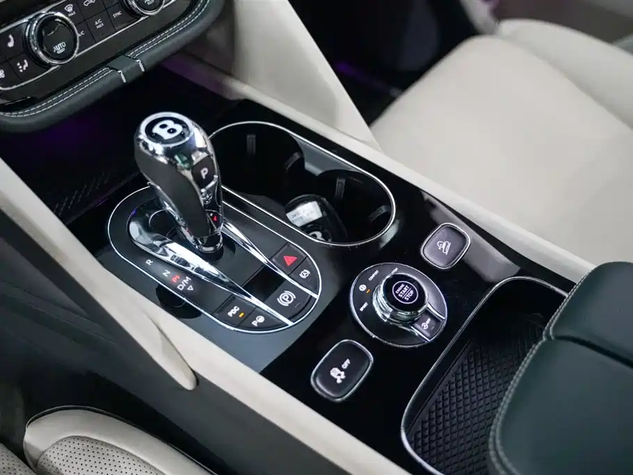 Bentley Bentayga 2023 4.0T V8 Extended Wheelbase Azure Edition 2024 - thumbnail 19
