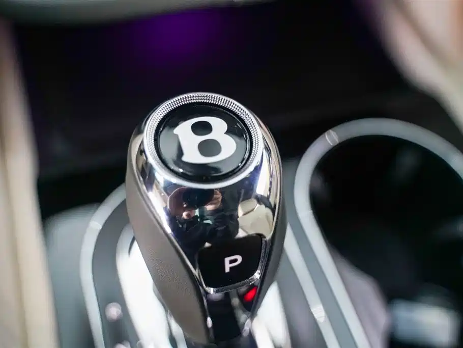 Bentley Bentayga 2023 4.0T V8 Extended Wheelbase Azure Edition 2024 - thumbnail 20