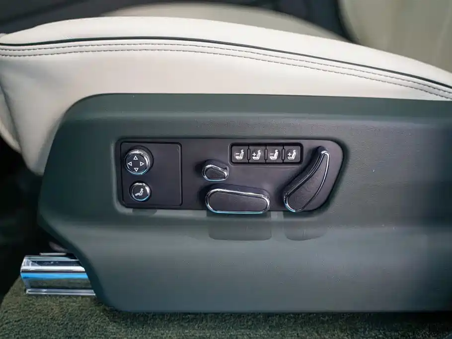 Bentley Bentayga 2023 4.0T V8 Extended Wheelbase Azure Edition 2024 - thumbnail 22