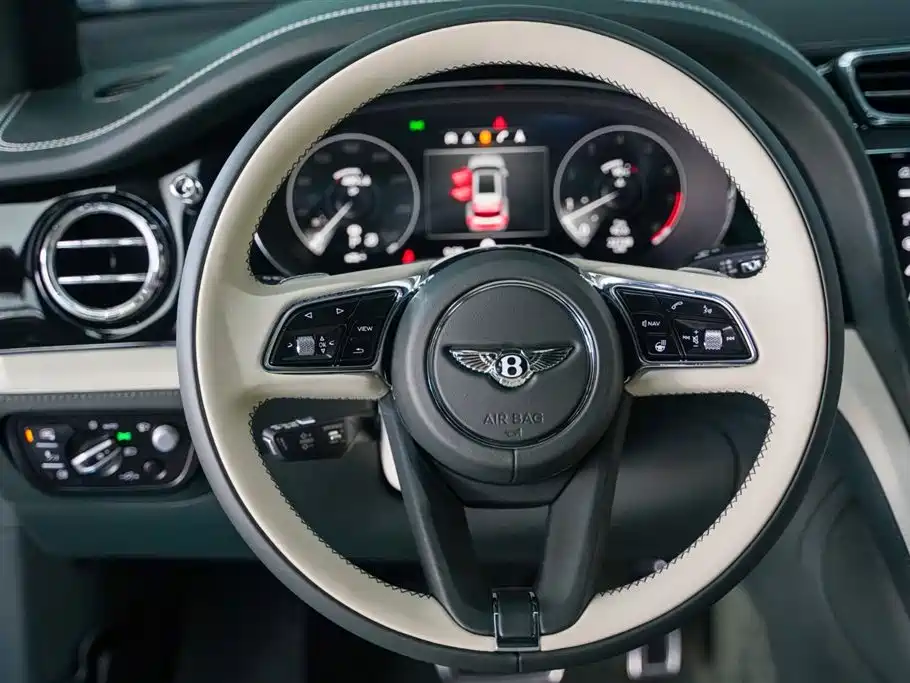 Bentley Bentayga 2023 4.0T V8 Extended Wheelbase Azure Edition 2024 - thumbnail 23