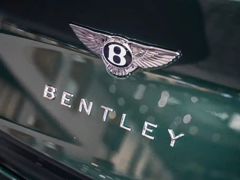Bentley Bentayga 2023 4.0T V8 Extended Wheelbase Azure Edition 2024 - thumbnail 25