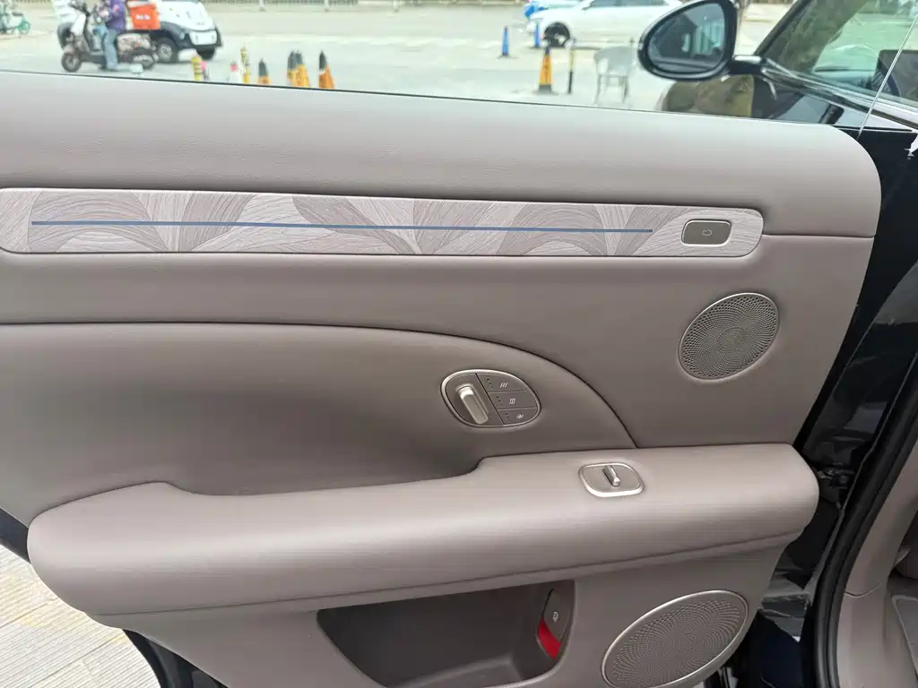Zhiji Auto Zhiji LS6 2026 Range Extender 66 Max+ 2025 - thumbnail 7