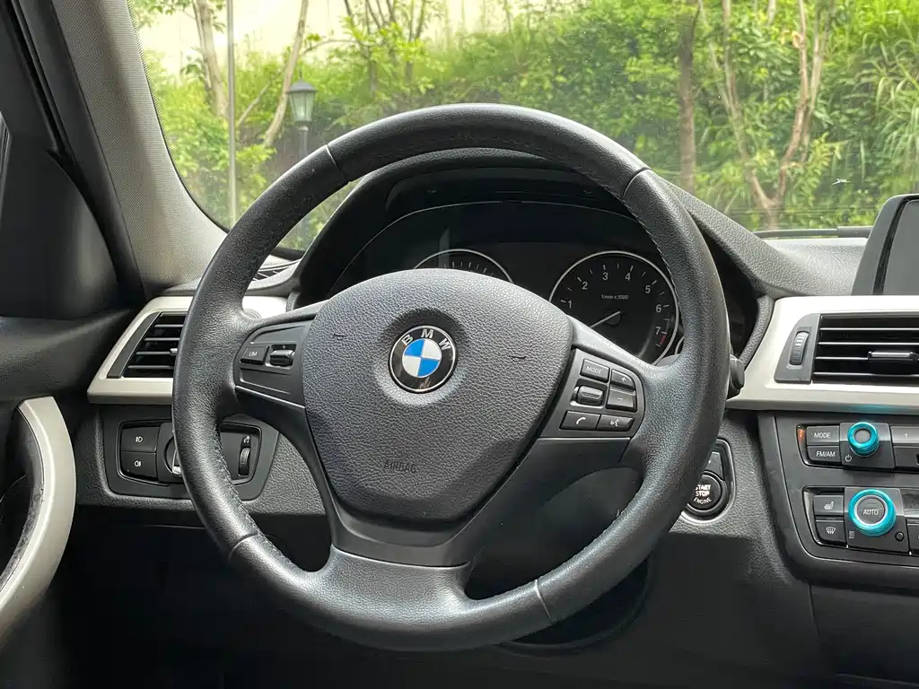 BMW BMW 3 Series 2015 320i Sport Line 2015 - thumbnail 16
