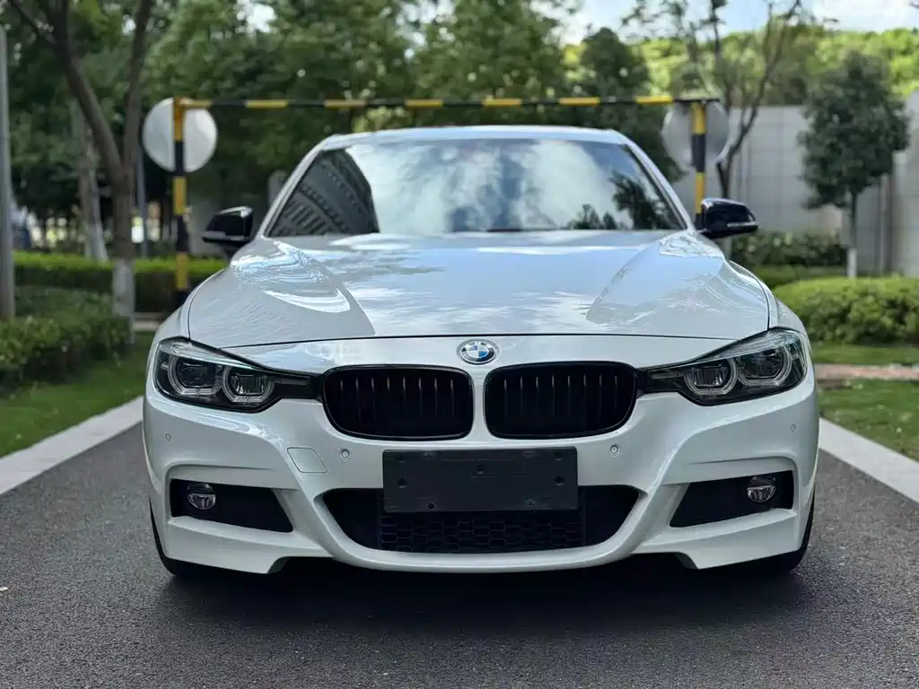 BMW BMW 3 Series 2018 330i M Sport Shadow Night Edition 2018 - thumbnail 2