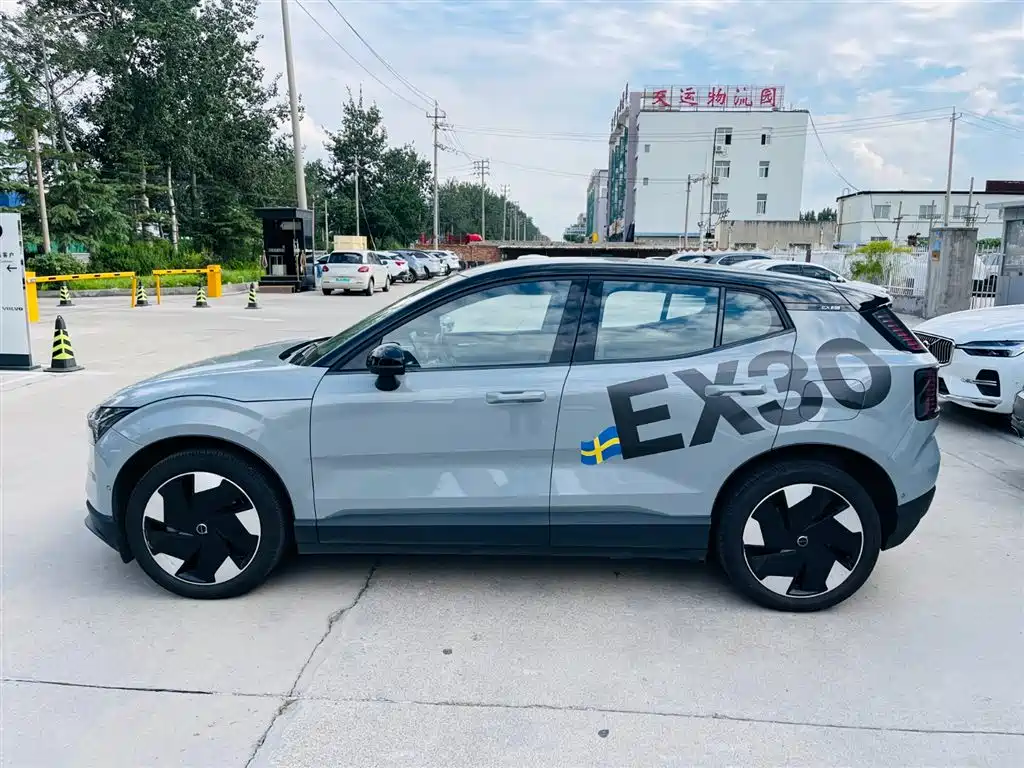 Volvo Volvo EX30 2025 RWD Long Range Ultra 2024 - thumbnail 3