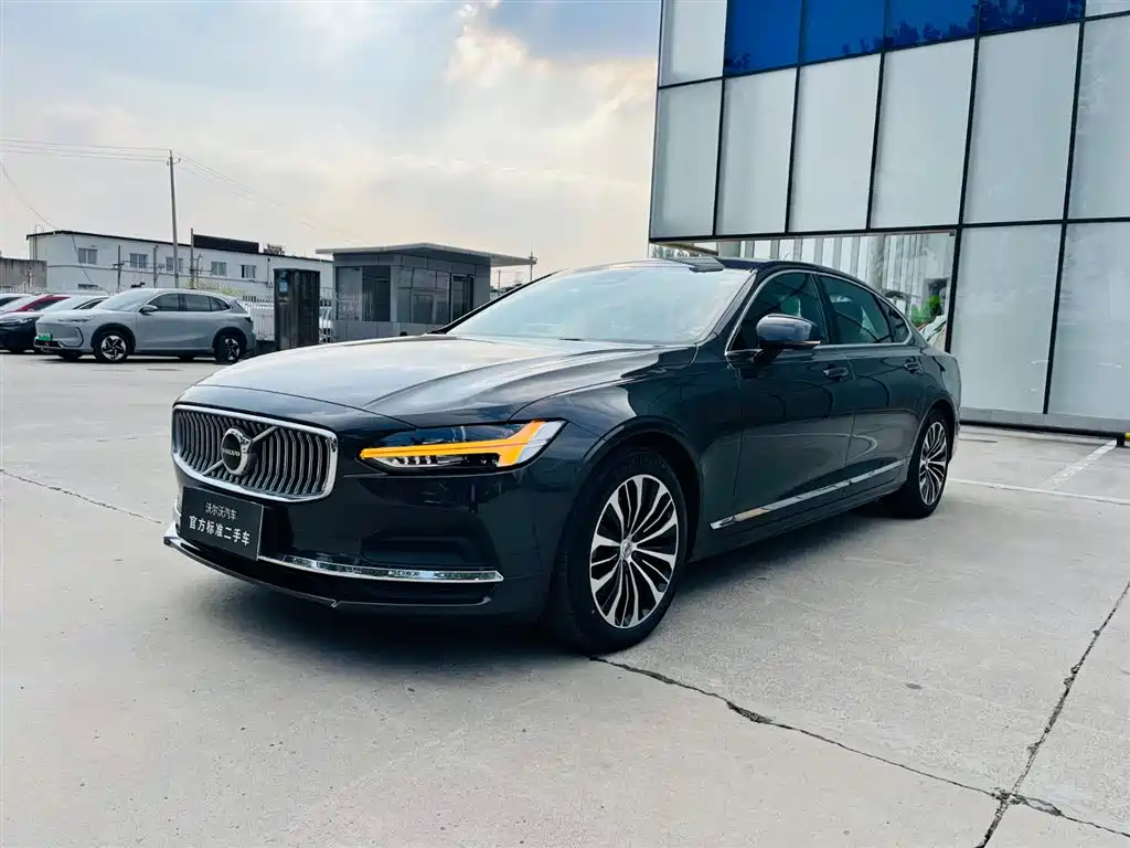 Volvo Volvo S90 2024 B5 Momentum Luxury Edition 2024