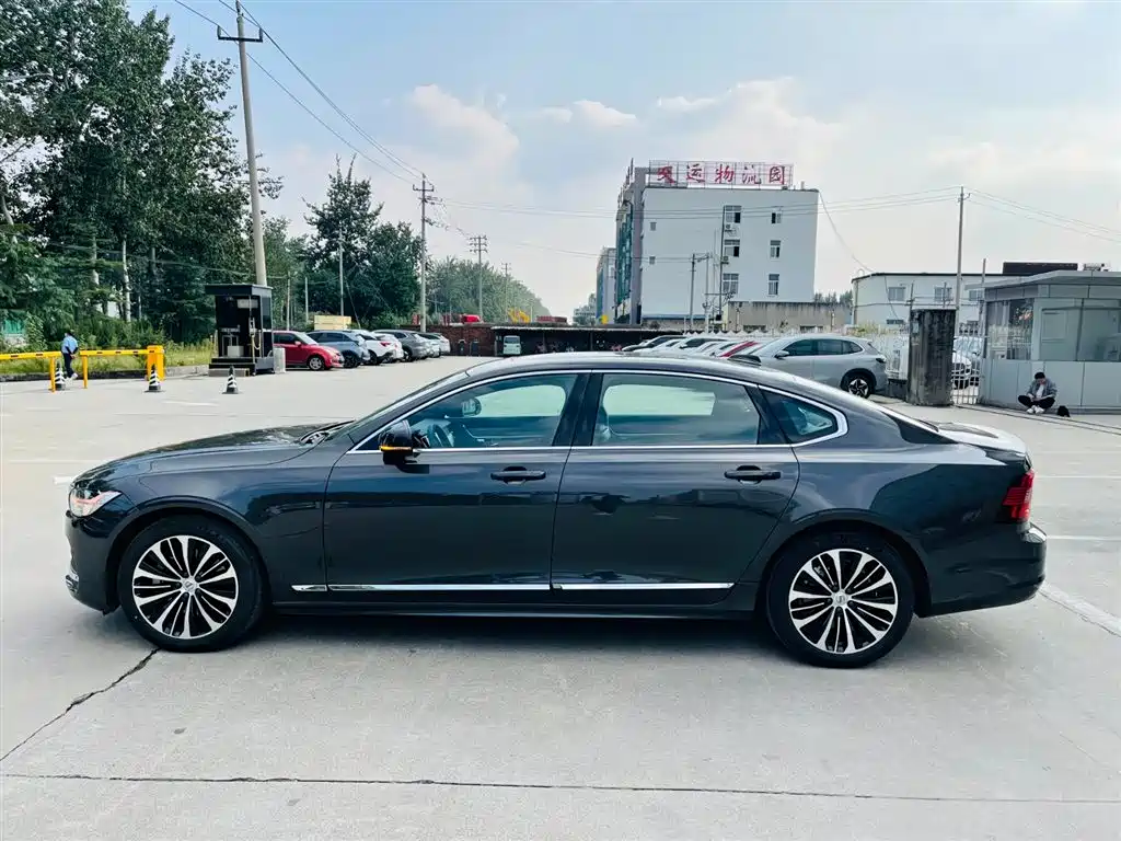 Volvo Volvo S90 2024 B5 Momentum Luxury Edition 2024 - thumbnail 3