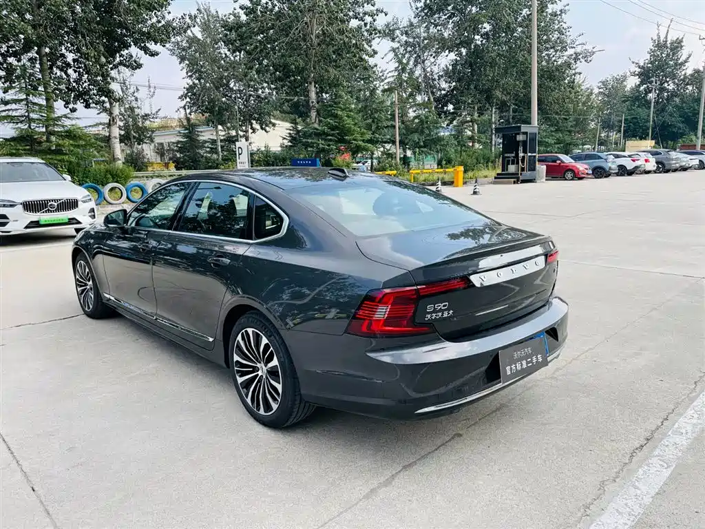 Volvo Volvo S90 2024 B5 Momentum Luxury Edition 2024 - thumbnail 5
