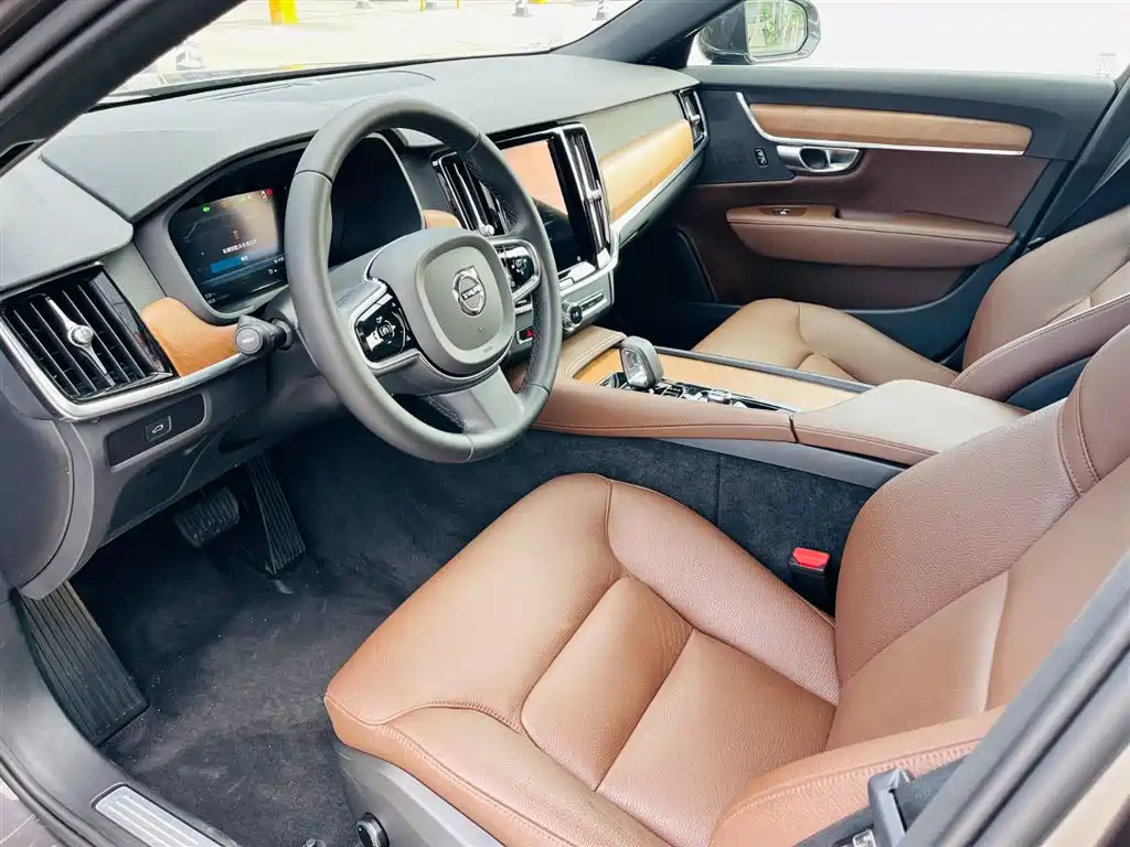 Volvo Volvo S90 2024 B5 Momentum Luxury Edition 2024 - thumbnail 9