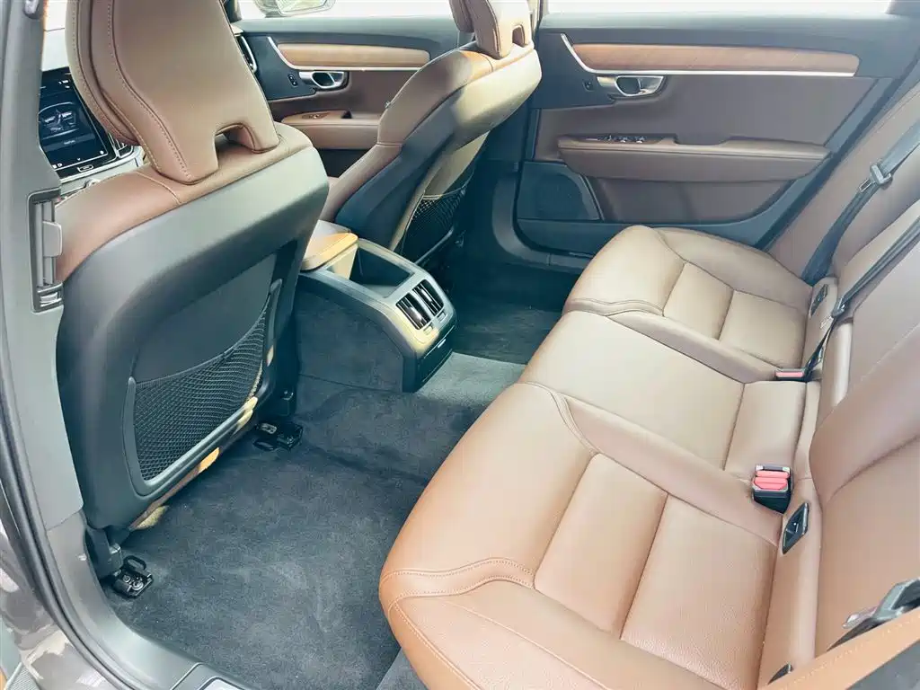 Volvo Volvo S90 2024 B5 Momentum Luxury Edition 2024 - thumbnail 14