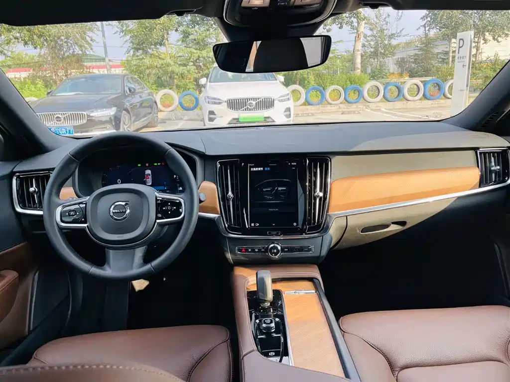 Volvo Volvo S90 2024 B5 Momentum Luxury Edition 2024 - thumbnail 15