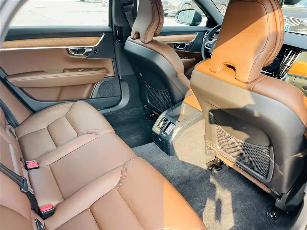 Volvo Volvo S90 2024 B5 Momentum Luxury Edition 2024 - thumbnail 19